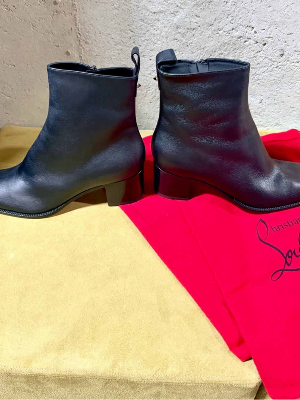 Christian Louboutin Black leather boots with box & Red Drawstring Dust bags - Picture 6 of 11